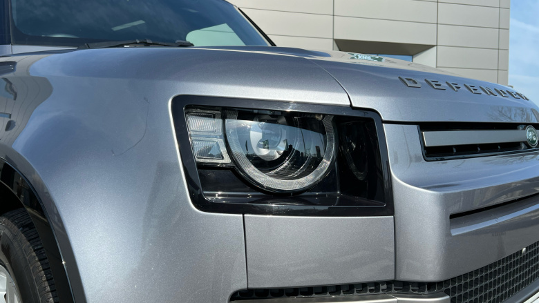 Land Rover Defender 3.0 D250 X-Dynamic SE 90 3dr Auto Diesel Estate